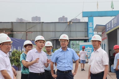 集團(tuán)公司董事長鄧華帶隊(duì)前往內(nèi)江市、隆昌市考察紡織、糧食儲(chǔ)運(yùn)、撬裝加油等項(xiàng)目